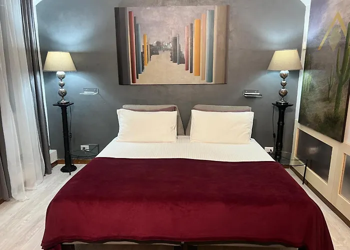 Spanish Steps Cozy Luxury בית הארחה