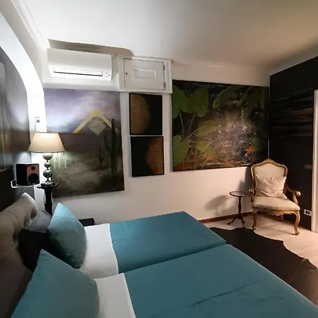 Spanish Steps Bedroom * Rome
